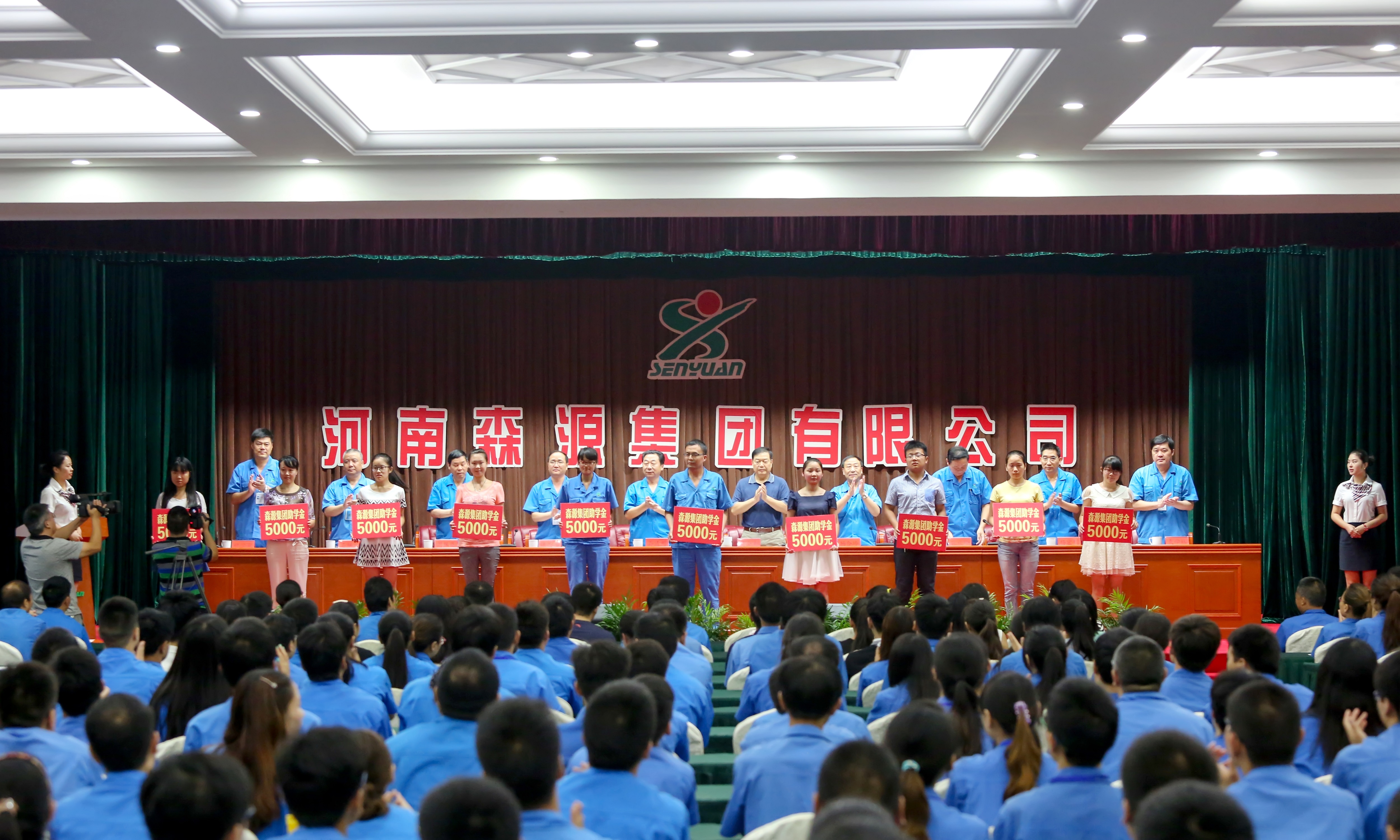 Lễ trao học bổng Thu Bạc năm 2015 của Tập đoàn Sâm Nguyên được tổ chức long trọng